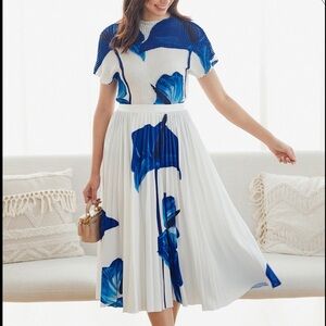 Elegant Blue Floral Pleated Set